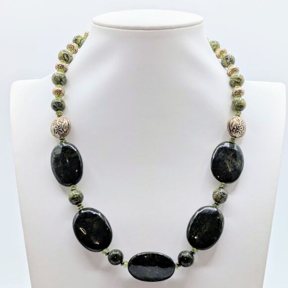 Marked BB 925 Sterling Nephrite Stone Peridot Silver Bead Hook Clasp Necklace - Picture 1 of 9